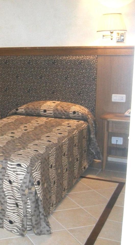Hotel Ristorante La Lampara Gizzeria Kamer foto
