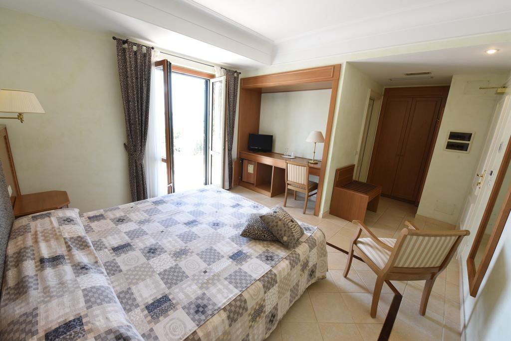 Hotel Ristorante La Lampara Gizzeria Kamer foto